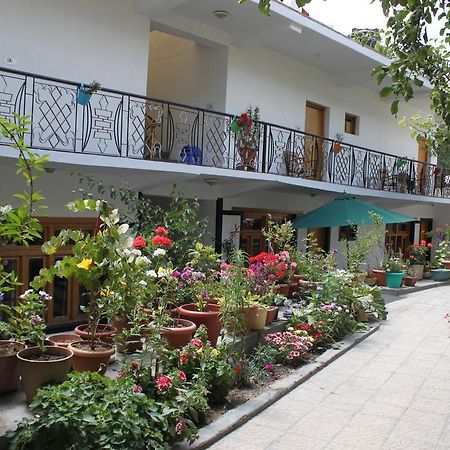 Готель Travellers House Лех Екстер'єр фото