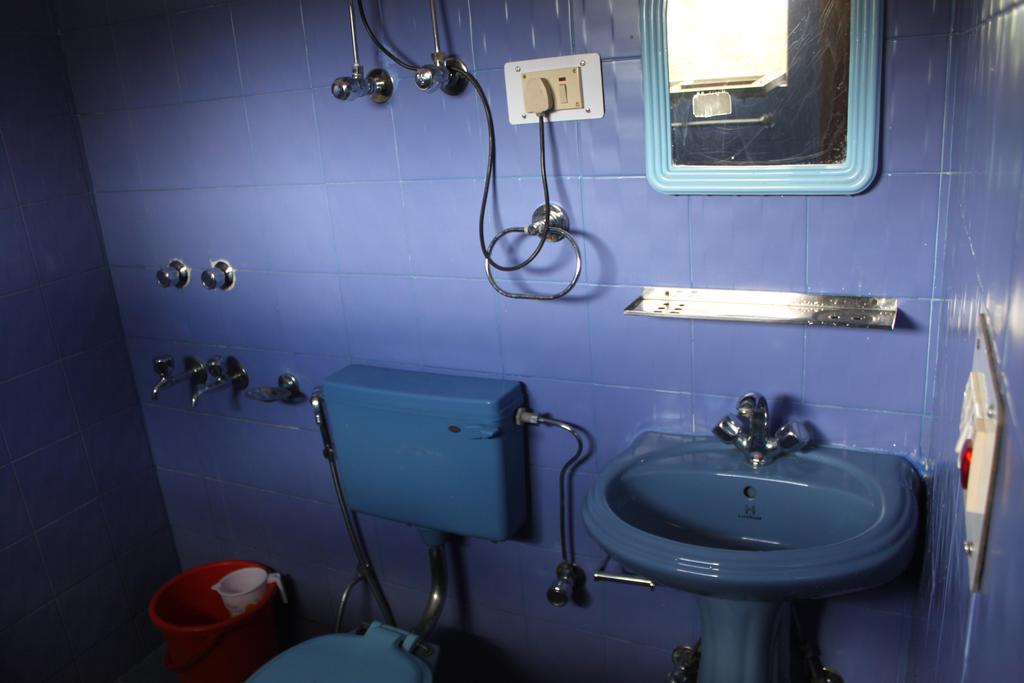 Готель Travellers House Лех Екстер'єр фото