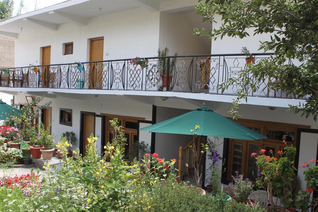 Готель Travellers House Лех Екстер'єр фото