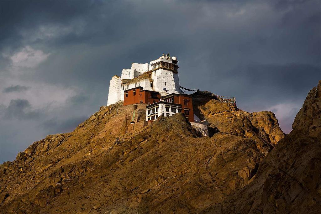Готель Travellers House Лех Екстер'єр фото