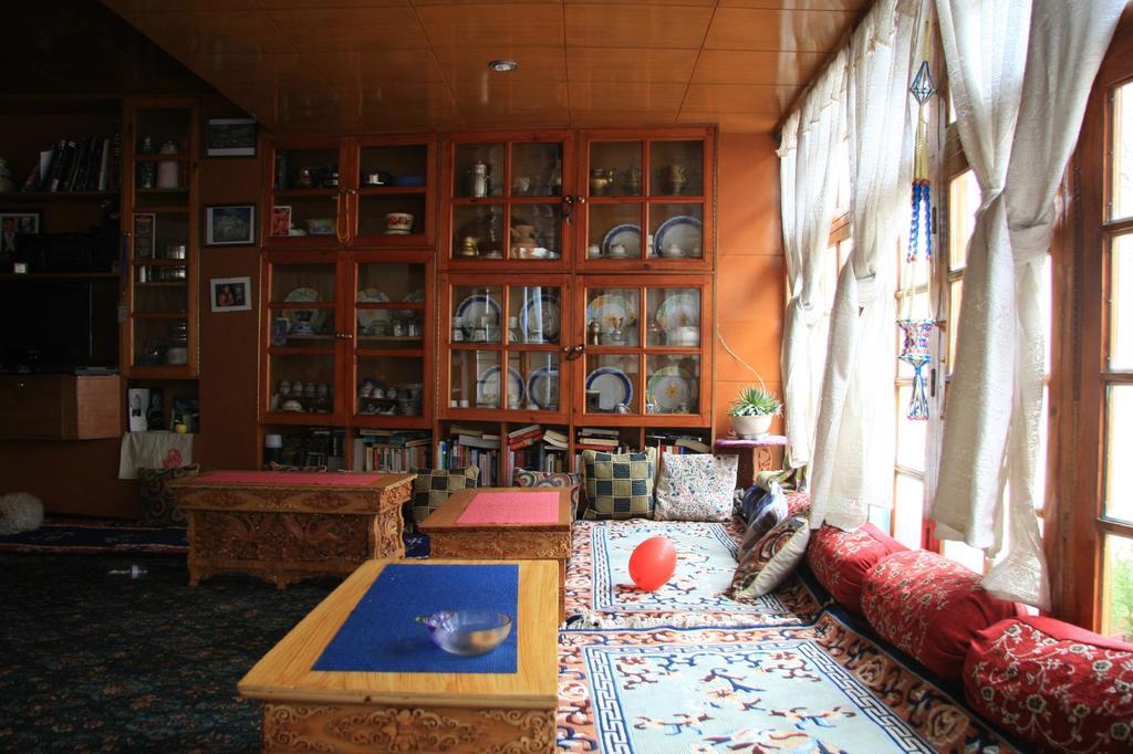Готель Travellers House Лех Екстер'єр фото